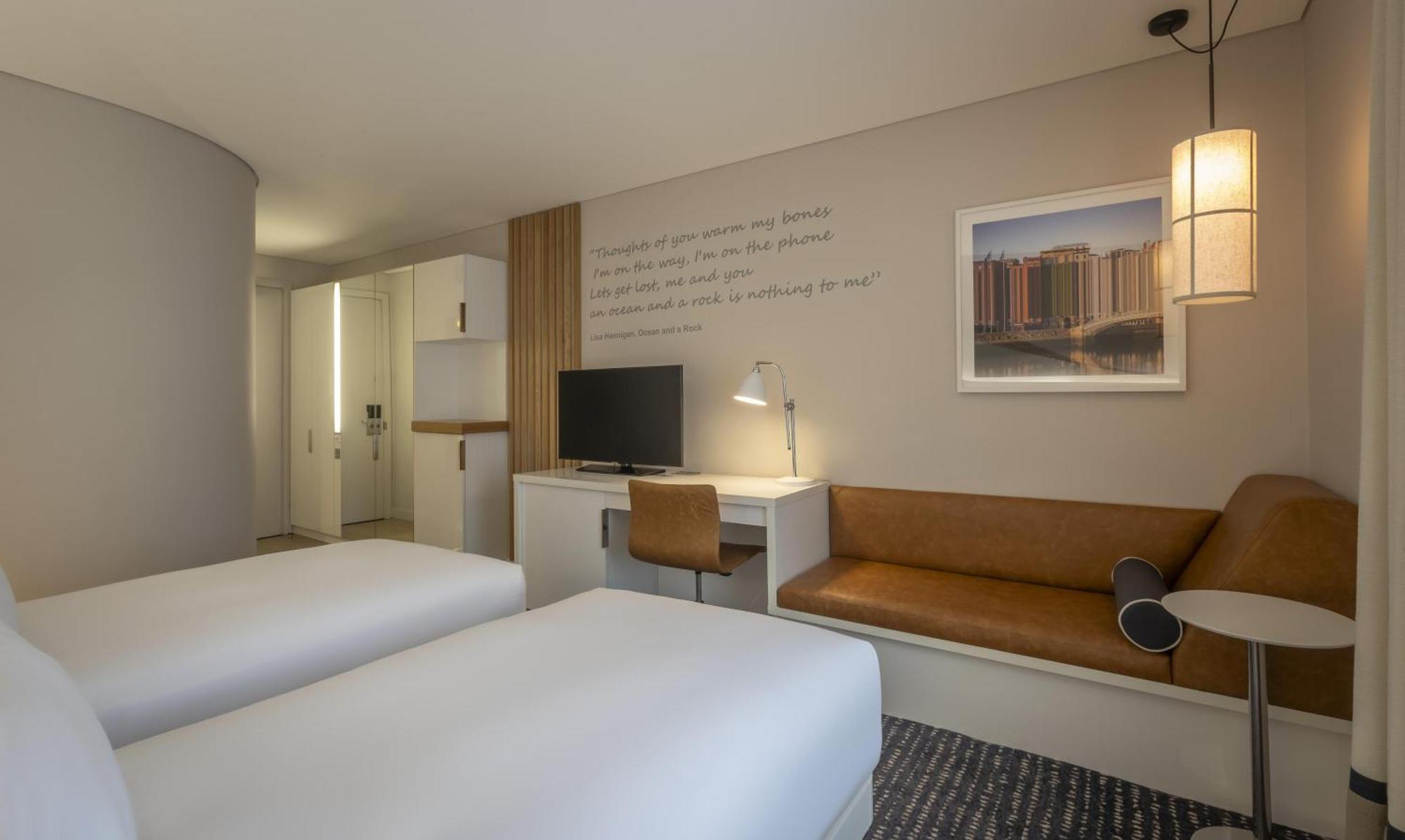 Family Connecting Rooms,1758331142:JPEG